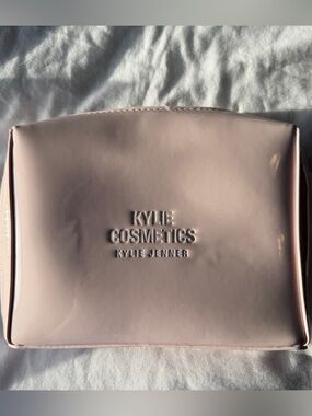 🌸 Kylie Cosmetics by Kylie Jenner Makeup Bag — Blush Pink